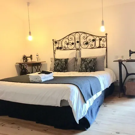 Magnificent Renovated Farmhouse - 10 Min A7 - Privatunterkunft
