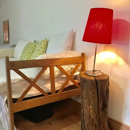 Magnificent Renovated Farmhouse - 10 Min A7 - *